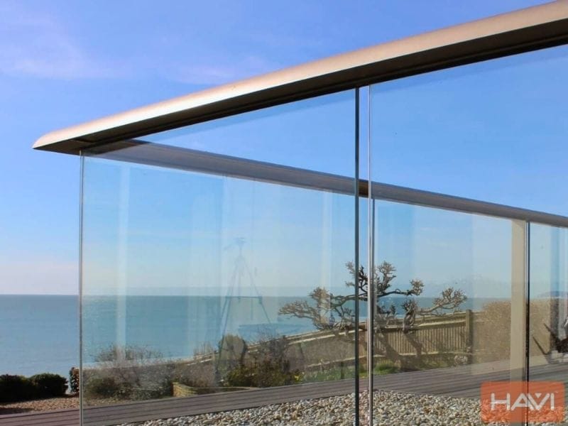 Lan can và kết cấu kiến trúc inox chống ăn mòn nước biển SUS 316 tại resort ven biển
